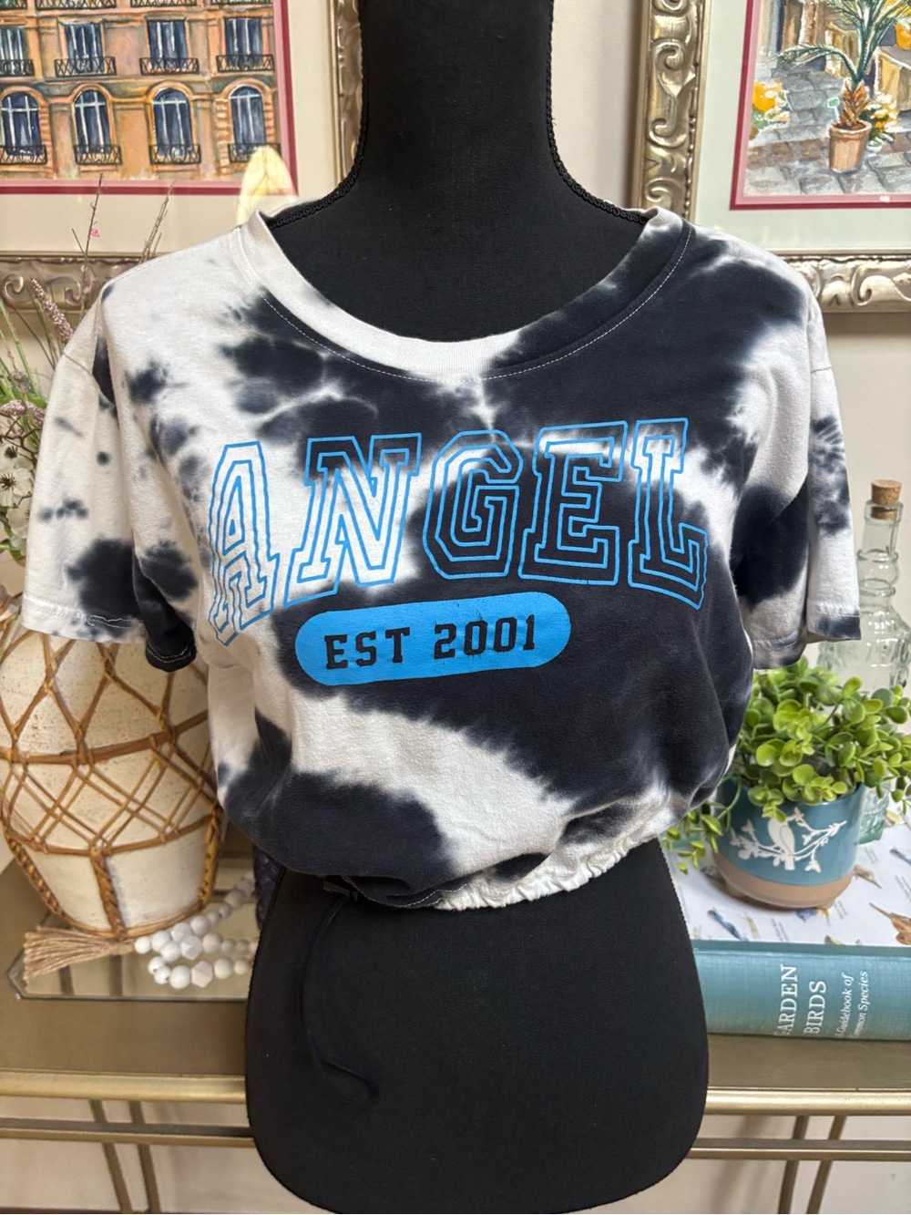 Rue21 Y2K Black & White Tie-Dye 'Angel' EST 2001 Crop Tee with Blue Graphic Size
